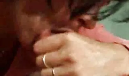 Lucu brunette fucked oleh orang asing untuk mendapatkan ibu berjilbab mesum uang...