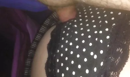 Pria yang memungkinkan teman sekamar bercinta video hijab mesum dengan istri masa depannya di bursa...