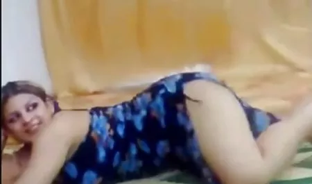 Diinginkan pelacur mendapat tergoda video seks tante jilbab di ruang ganti