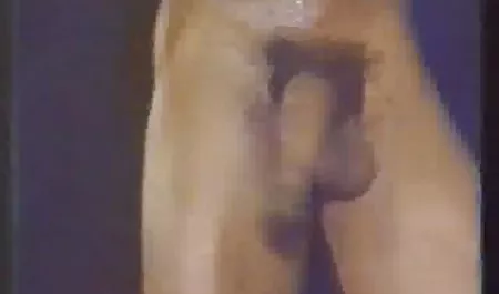 Piia bercinta Santa bokap jilbab di sauna