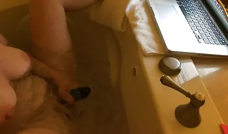 Telanjang, Toket besar, jembut tebal, pukas, menggoda kumpulan video bokep jilbab